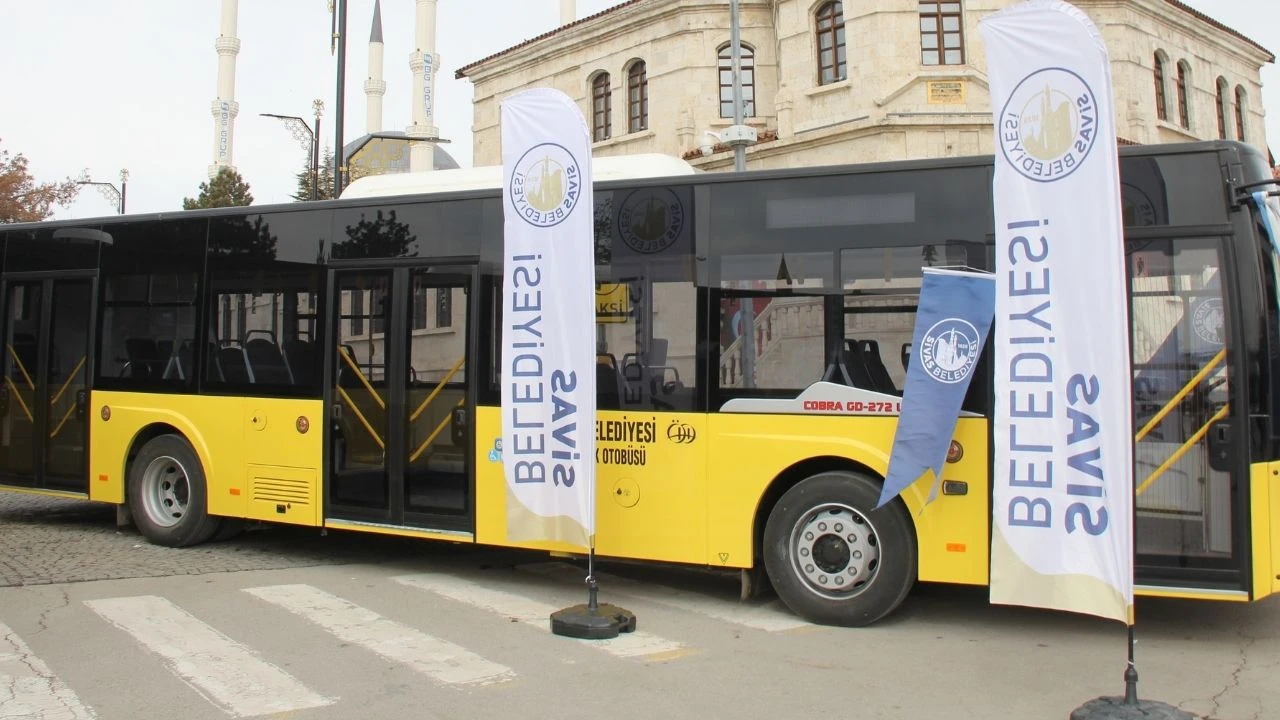 Sivas'ta Toplu Ulaşıma Neşter! 12 Metre Uzunluğunda! 