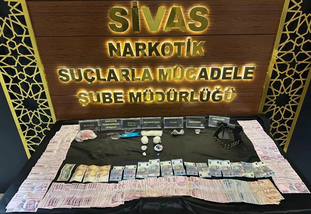 Sivas'ta Uyuşturucu Operasyonuna 3 Tutuklama