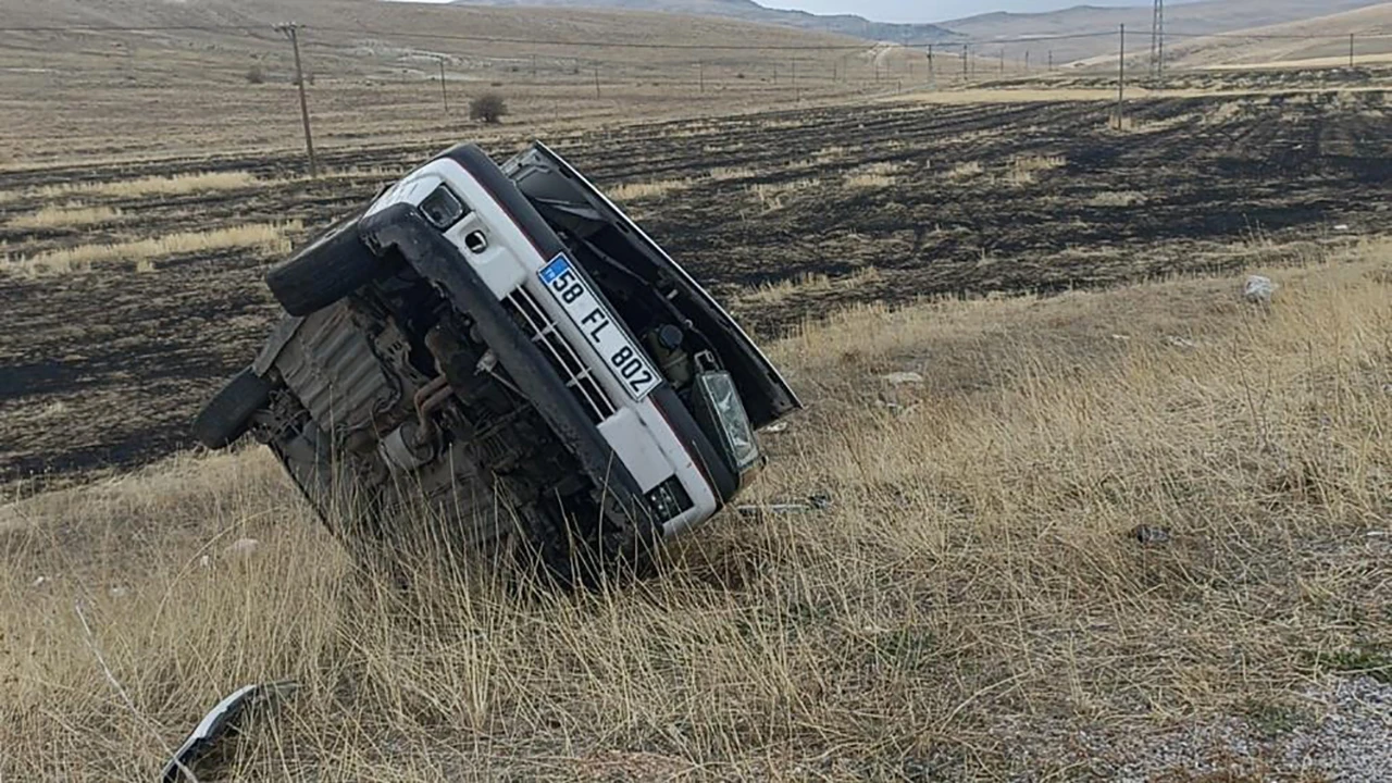 Sivas'tan Darende'ye Gitmek İsteyen Aile Kaza Yaptı! 2'si Çocuk 4 Yaralı 