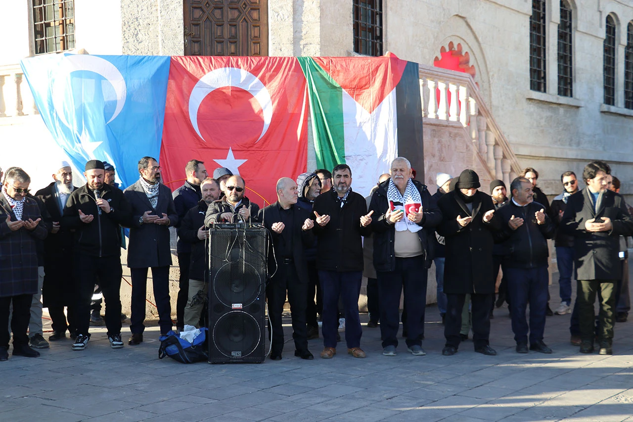 Sivas'tan Suriye'ye Yardım Tırı! Dualarla Uğurlandı 