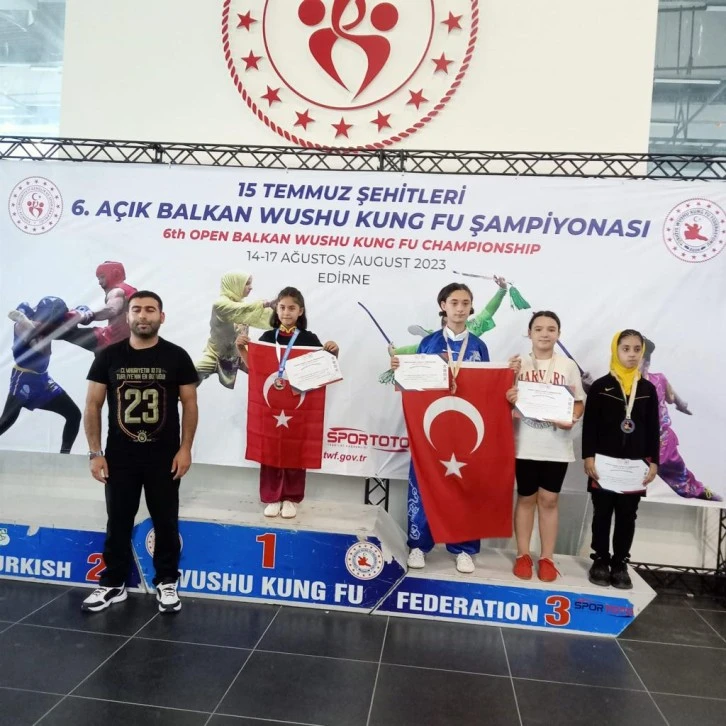 Sivas Wushu'da 14 Madalya Kazandı!