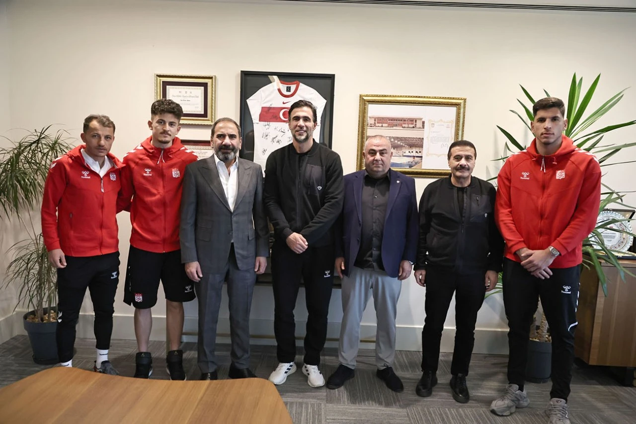 Sivasspor’dan Başkan Otyakmaz’a Ziyaret