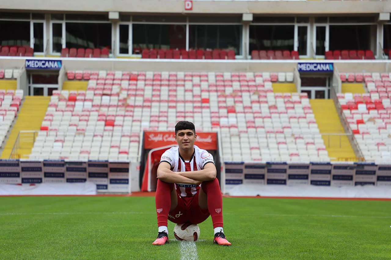 Sivasspor'un Eski Futbolcusu Yunus Emre Konak, Beşiktaş’a Gidiyor