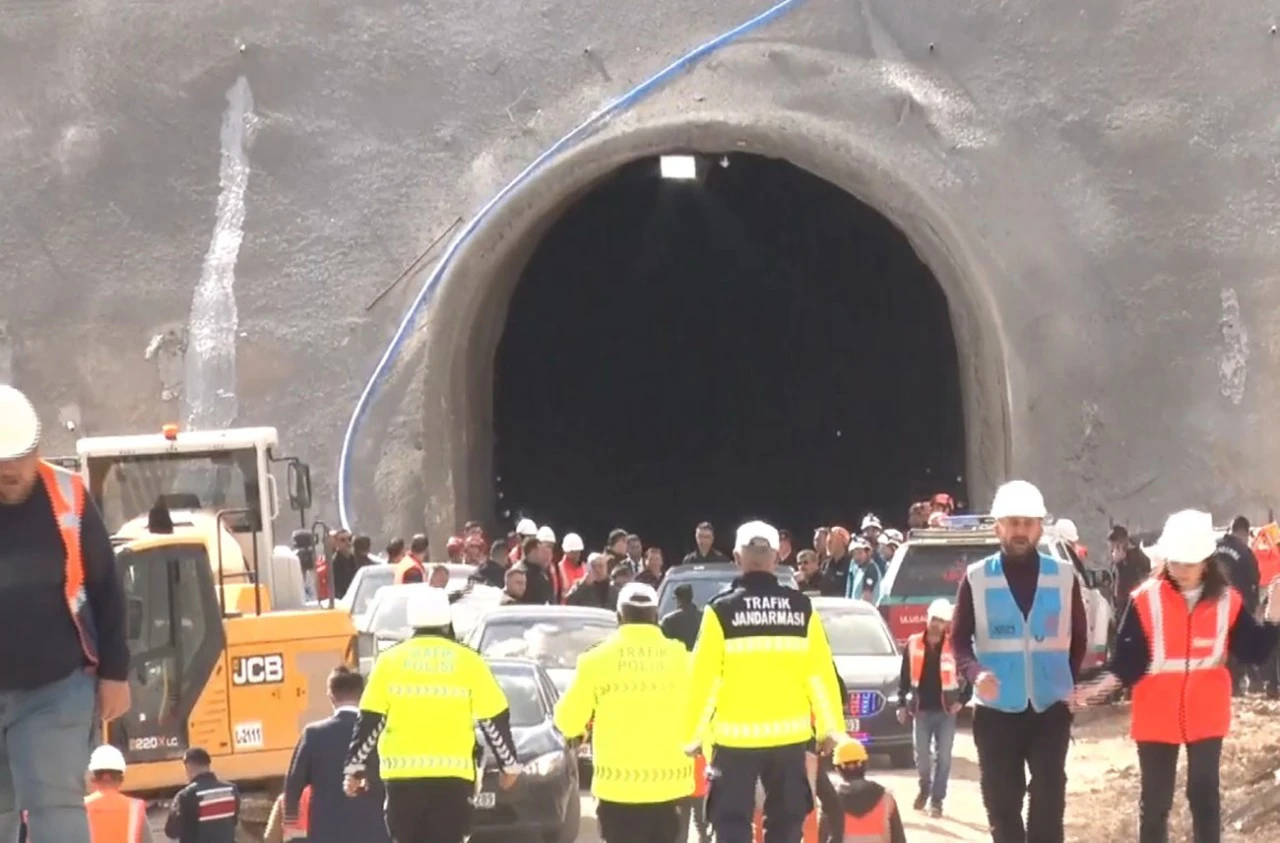 Son Dakika: Hızlı Tren İnşaatında Göçük! Ölü ve Yaralılar Var! 