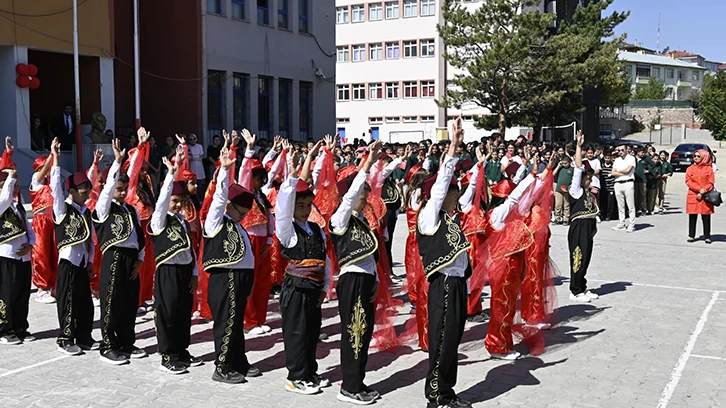 Suşehri'nde İlköğretim Haftası Kutlandı