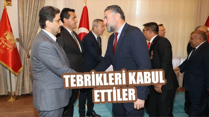 Tebrikleri Kabul Ettiler 