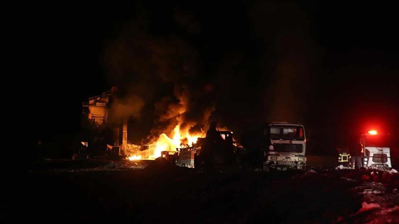 Tokat- Sivas Kara Yolundaki Taş Ocağında Yangın Çıktı! 