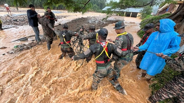 Toprak Kaymalarında Ölü Sayısı 148'e Çıktı