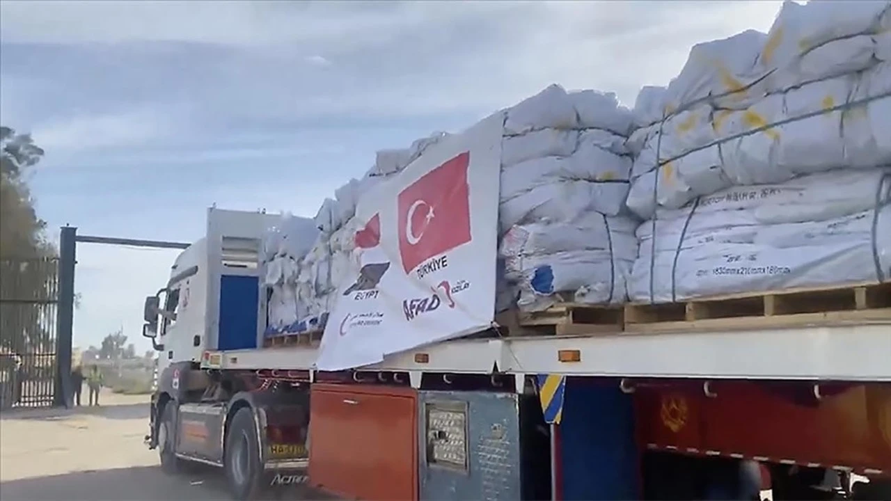 Türkiye'den gönderilen yardım malzemeleri Gazze'ye ulaştı