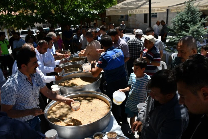 Vatandaşlara Aşure İkramı 