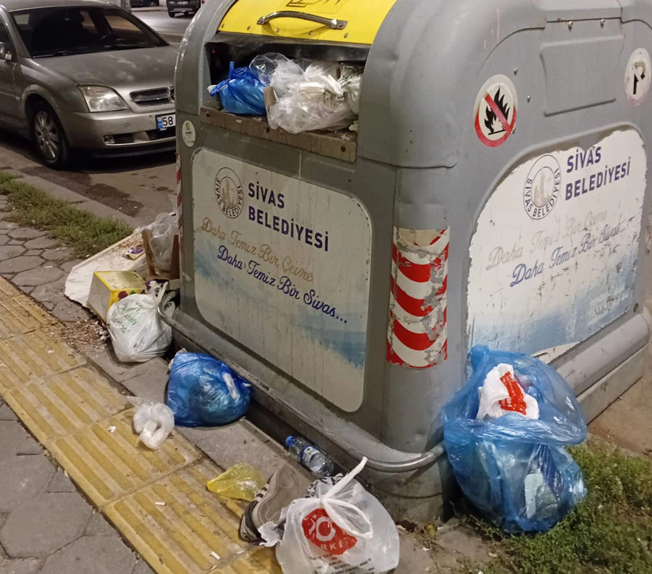 Vatandaşlardan Sivas Belediyesine Çöp  İsyanı: Her Gün Aynı Manzara