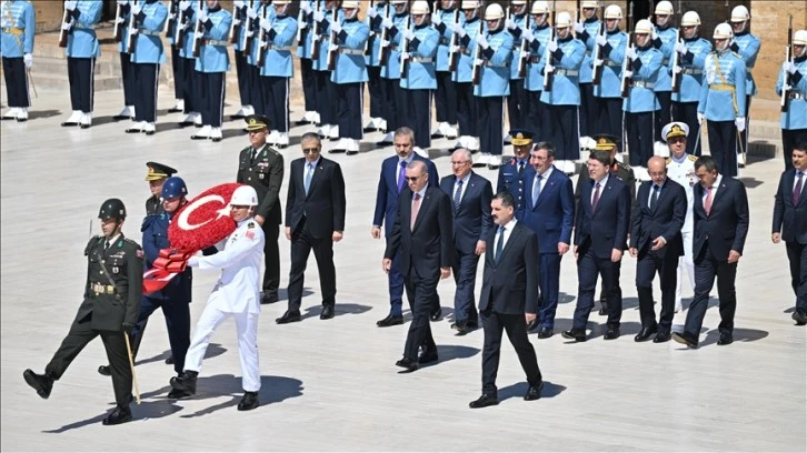 YAŞ Üyeleri Anıtkabir'de 