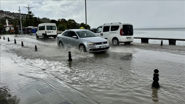 Yollarda Su Birikti, Denizde Hortum Oluştu 