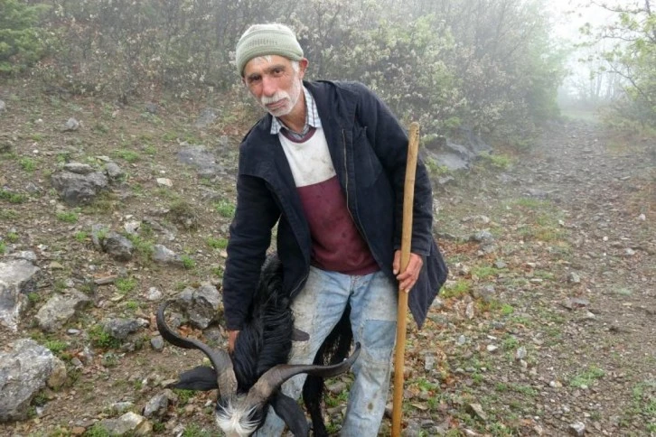 Zorlu Hava Şartlarına Rağmen Mesleğinden Vazgeçmiyor