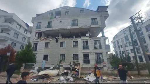 Apartmanda doğal gaz patladı