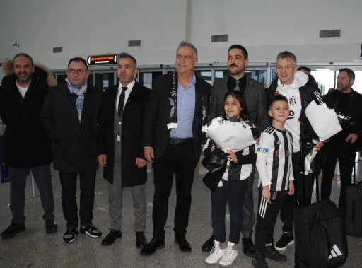 Beşiktaş’a Dondurucu Soğukta Çiçekli Karşılama