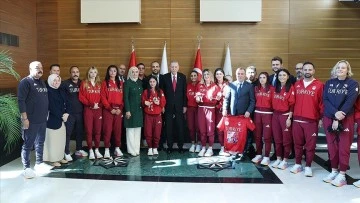  Cumhurbaşkanı Erdoğan, Türkiye Milli Paralimpik Takımı sporcularını kabul etti