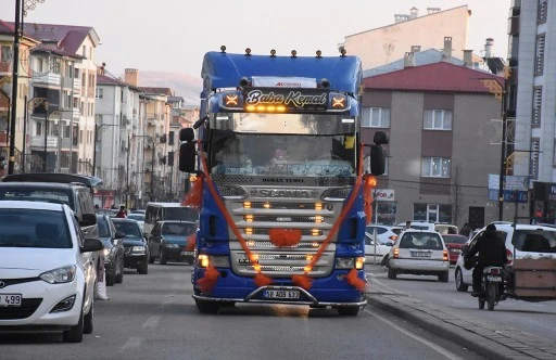 Sivas'ta TIR, Gelin Arabası Oldu! 