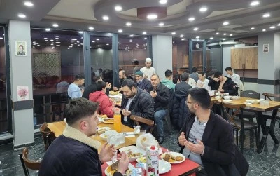 Hafızlık öğrencileriyle  iftarda buluştu