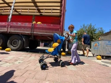 Hal Esnafı Düşük Fiyat Verince Ücretsiz Dağıttı