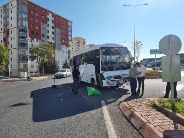 İşçi servisi ile kamyon çarpıştı: 10 yaralı