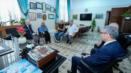 İstanbul Valisi Gül, Edip Akbayram'ı Hastanede Ziyaret Etti 