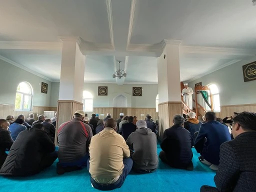 Kangal'da hayırseverler tarafından yaptırılan cami ibadete açıldı