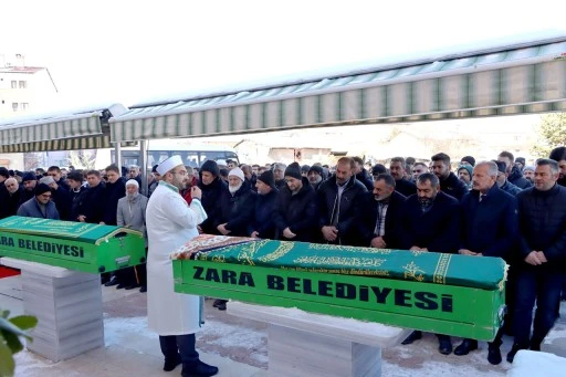 Kansere Yenik Düşen Öğretmen Sivas'ta Son Yolculuğuna Uğurlandı! 