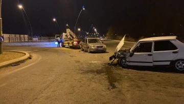 Kavşakta Otomobil Kazası: 5 Yaralı 