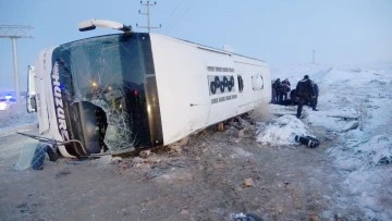 Otobüs devrildi: 1 ölü, 25 yaralı