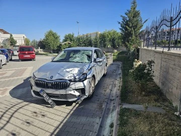 Otomobil Çarptığı Genç Kızı Hayattan Kopardı 