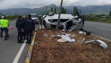 Otomobil Takla Atarak Hurdaya Döndü