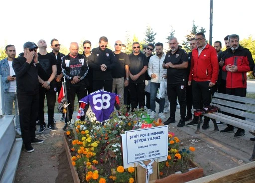 Samsunspor Taraftarı Şehit Polis Şeyda Yılmaz'ın Mezarını Ziyaret Etti!