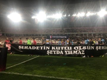 Şehit Şeyda Polis İçin Sivas’ta Tüm Stat Siyaha Büründü