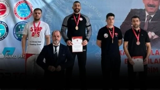 Sivas’a Kick Boks’ta  2 Bronz Madalya