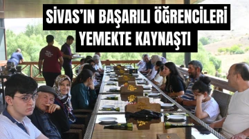 Sivas’ın Başarılı Öğrencileri Yemekte Kaynaştı 