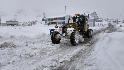 Sivas'ta 230 Köy Yolu Ulaşıma Kapandı! 