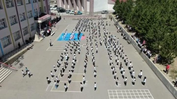 Sivas'ta 450 kişilik karate gösterisi dikkat çekti