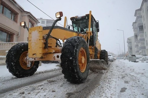 Sivas'ta 65 Araç ve 255 Personel Karla Mücadele Ediyor