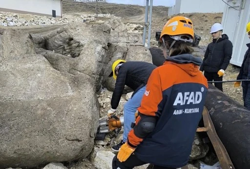 Sivas’ta Afet Hazırlığı Zirveye Taşınıyor: Çevik Kuvvet ve Zirve Dağcılık Ekibi Eğitim Alanlarında