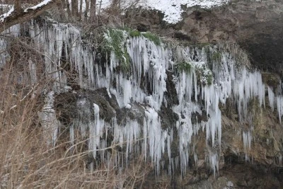 Sivas'ta bahar ayında şelale dondu 