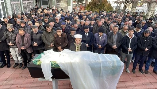 Sivas'ta Baygın Bulunup, Hastanede Ölen Kadın Toprağa Verildi; Eşi Sorguda