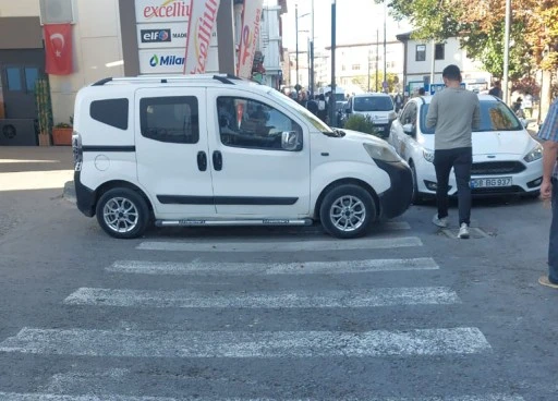 Sivas'ta Hem Yayalar Hem de Sürücüler Dertli! Yetkililer Sessiz!