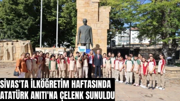 Sivas'ta İlköğretim Haftasında Atatürk Anıtı'na Çelenk Sunuldu