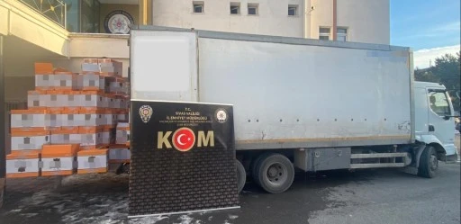 Sivas'ta Kamyon Kasasında 3 Milyon TL Değerinde Kaçak Makaron Ele Geçirildi