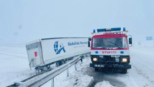 Sivas'ta Kar Kazayı Beraberinde Getirdi 