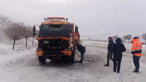 Sivas'ta Karla Mücadele Kamyonu Alevlere Teslim! 