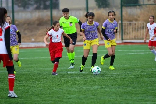 Sivas’ta Okul Sporları Küçükler Futbol Turnuvası Başladı!