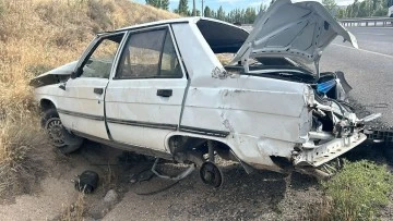 Sivas'ta Otomobil Devrildi: 2'si Çocuk 5 Kişi Yaralandı 