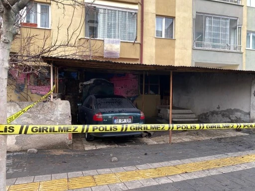 Sivas'ta Park Halindeki Otomobilde Yangın Çıktı! Polis İnceleme Başlattı 